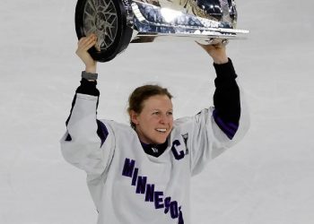 Minnesota crowned 1st-ever Women’s Hockey