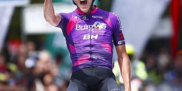 Sanchez grabs Giro stage six