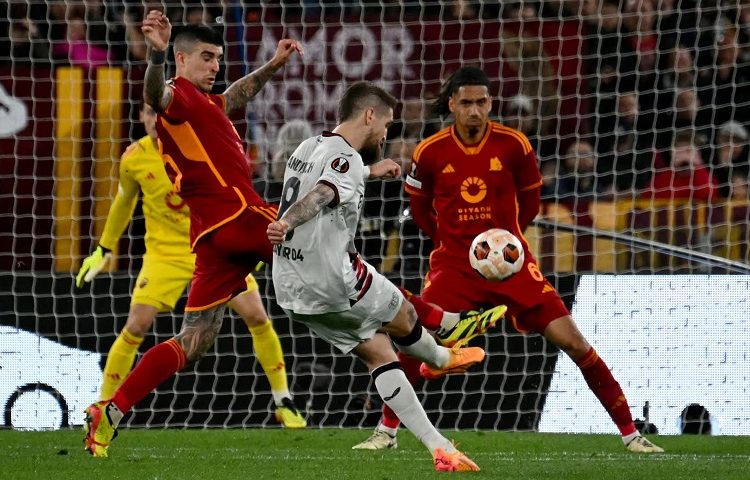 Robert Andrich (C) scores from long range to put Bayer Leverkusen 2-0 up in Rome.