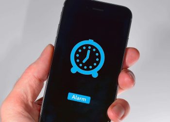 Apple working to fix iPhone alarm issue
