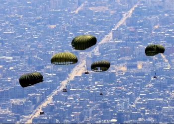 Egypt intensifies humanitarian assistance airdrop into Gaza Strip