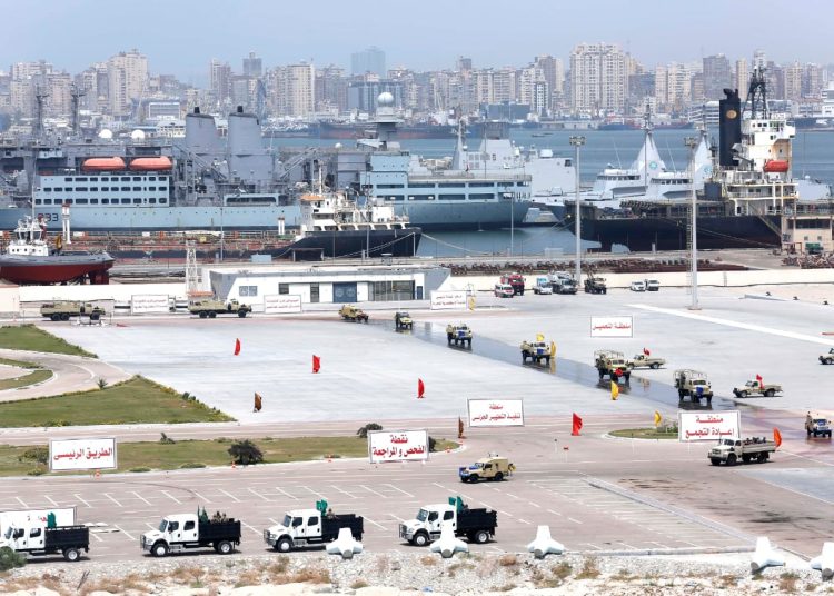 Chief of Staff witnesses Navy training 1 - Egyptian Gazette