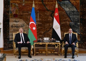 Sisi welcomes Aliyev in Cairo