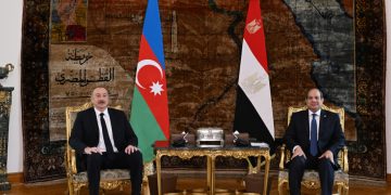 Sisi welcomes Aliyev in Cairo