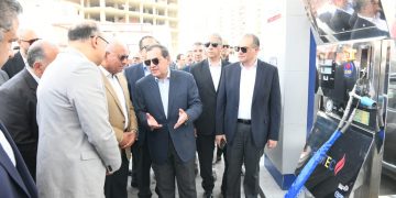 Petroleum minister, Suez governor open petrol, gas stations 1 - Egyptian Gazette Petroleum minister, Suez governor open petrol, gas stations
