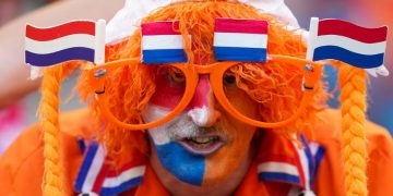 Weghorst’s 1st touch gives Dutch late win over Poland