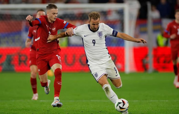 Gareth Southgate praised Harry Kane for an ‘incredible job’ holding the ball up against Serbia.