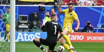 Romania and Slovakia eye Euro last-16 place