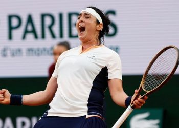 Jabeur, Tsitsipas, Alcaraz reach French Open quarters