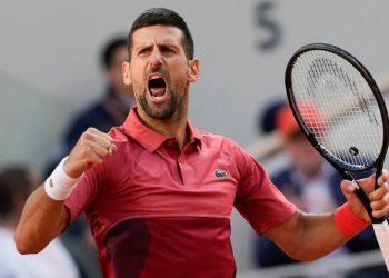 Djokovic reaches French Open quarters