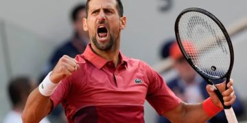 Djokovic reaches French Open quarters