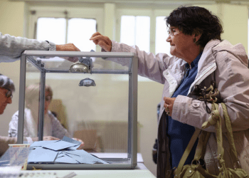 France votes in election that could hand power to far right