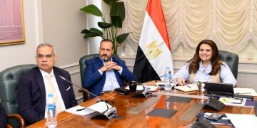 Emigration min. follows up arrangements for “Egyptians Abroad” Conference