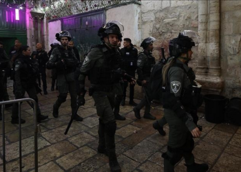 Israeli settlers storm Al Aqsa Mosque, occupation troops detain 12 Palestinians from WB