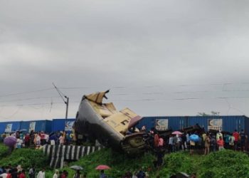 Seven killed as Indian passenger and goods trains collide