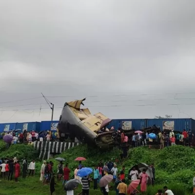 Seven killed as Indian passenger and goods trains collide 2 - Egyptian Gazette Seven killed as Indian passenger and goods trains collide 1 - Egyptian Gazette