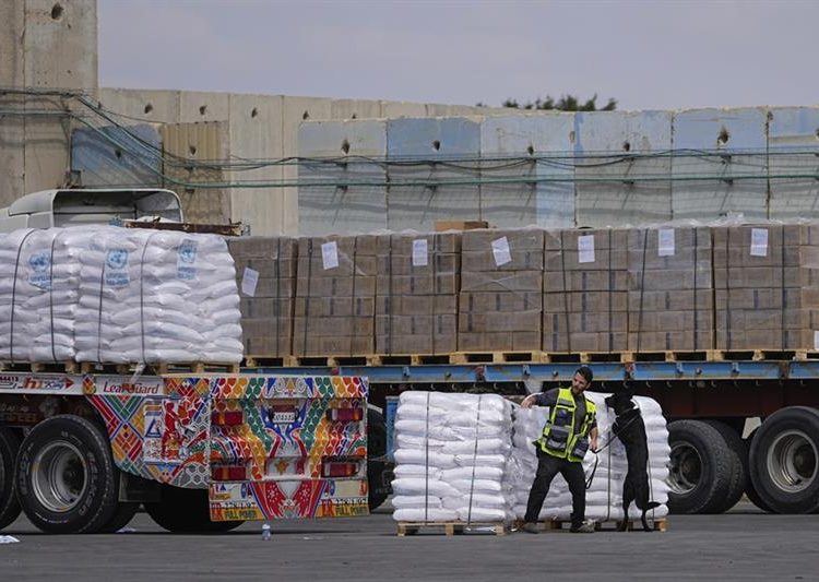 High-level source: Egypt coordinates with UN on aid delivery to Gaza through Karm Abu Salem crossing 1 - Egyptian Gazette
