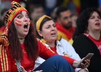 Spain, Germany on course for epic clash