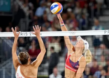 US beach volleyball beats Canada