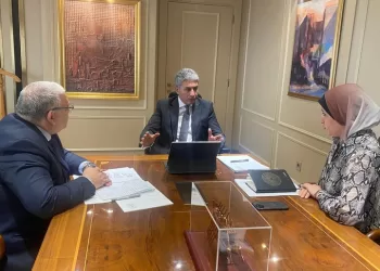 Tourism min. confers with ministry officials on future action plans