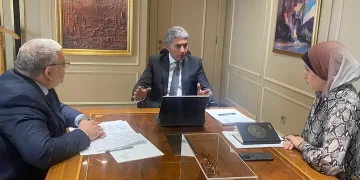 Tourism min. confers with ministry officials on future action plans