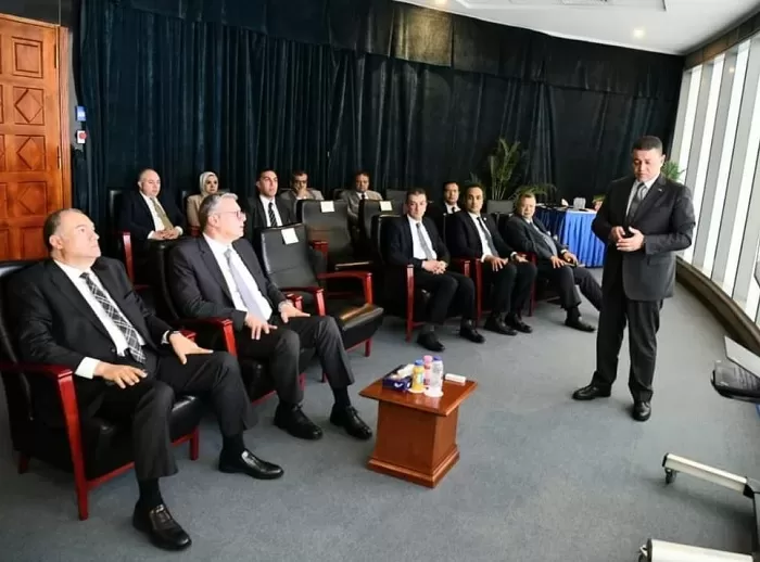 Petroleum and Mineral Resources Minister Karim Badawi inspected work at the Egyptian Natural Gas Co. (GASCO)’s National Energy Control Center to ensure the regular flow of natural gas supplies to the national electricity grid.