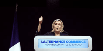 French parties rush to build anti-far right front