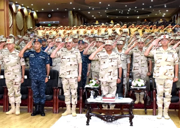 Defense minister meets personnel of northern military zone, navy 1 - Egyptian Gazette