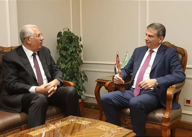 Agriculture minister appreciates efforts of former minister during his tenure 1 - Egyptian Gazette