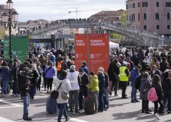 Venice nets $2.2 million in day-tripper tax pilot. Opponents say it failed to deter visitors