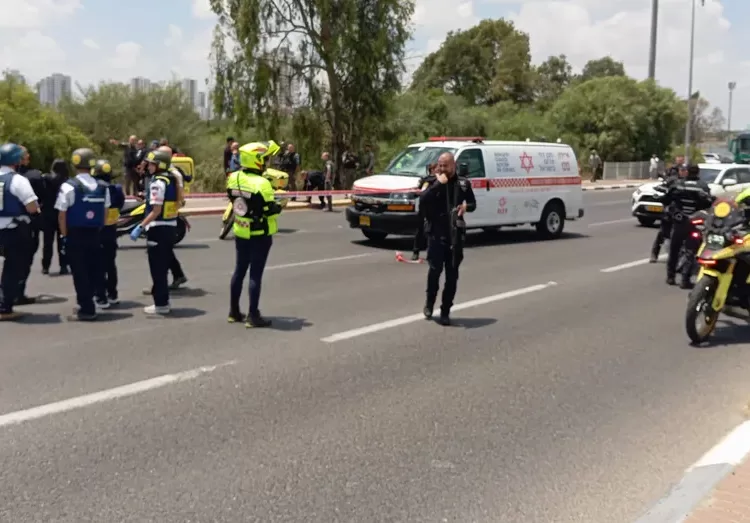 4 Israelis injured in car ramming attack in central Israel 2 - Egyptian Gazette 4 Israelis injured in car ramming attack in central Israel 1 - Egyptian Gazette