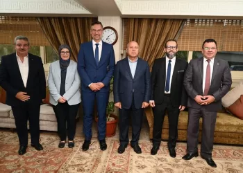 Industry ministry keen on providing industrial atmosphere to localise car industry: Industry min.