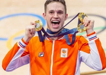 Harrie paints Paris velodrome orange