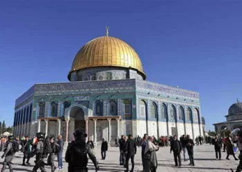 Scores of settlers storm Al Aqsa Mosque under protection of Israeli forces