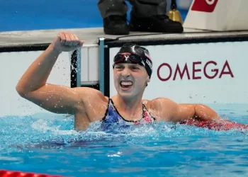 Ledecky sets gold Olympics record