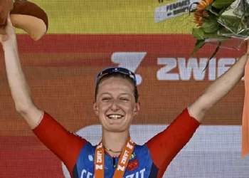 Kerbaol makes Tour Femmes history