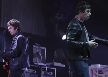 Oasis reunites for tour and ends15-year hiatus