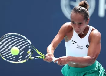 Swiatek, Andreeva claim wins in Cincinnati 