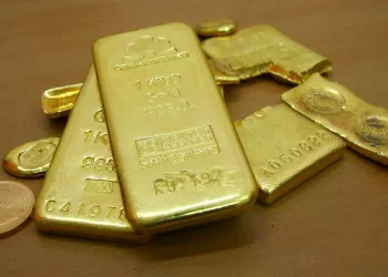 Local gold prices track world bullion down
