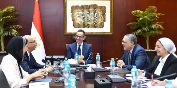 Min. stresses offering needed support for Saint-Gobain Egypt to boost its investments