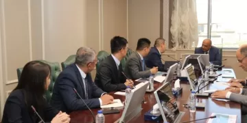 Electricity min., China’s Huawei mull transition to smart grids 1 - Egyptian Gazette Electricity min., China’s Huawei mull transition to smart grids