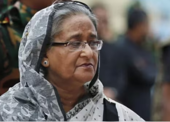Bangladeshi PM leaves on military helicopter for safer place