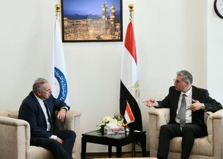 Petroleum min., Vaalco Energy mull ways to increase production in Eastern, Western Desert 2 - Egyptian Gazette Petroleum min., Vaalco Energy mull ways to increase production in Eastern, Western Desert 1 - Egyptian Gazette