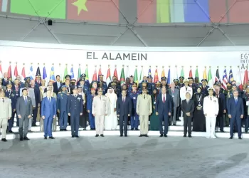President Sisi poses for photo op with participants in Int’l Airshow 2024