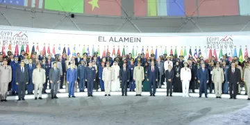 President Sisi poses for photo op with participants in Int’l Airshow 2024