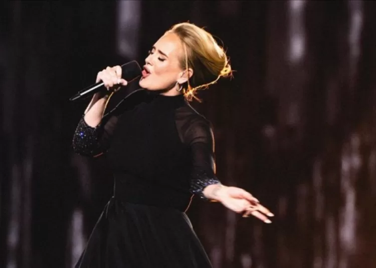 In last Munich show, singer Adele tells fans ‘I want to live my new life,’ will not see them for ‘an incredibly long time’ 1 - Egyptian Gazette