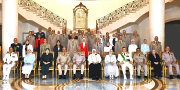 Defense min. honors retired commanders of Armed Forces