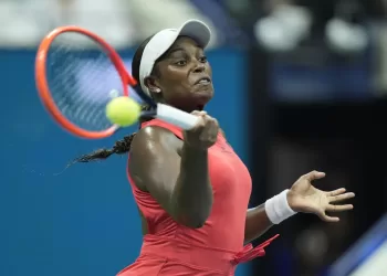 Gadecki beats Sloane Stephens and next faces second-seeded Collins in Guadalajara