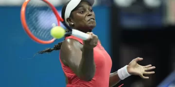 Gadecki beats Sloane Stephens and next faces second-seeded Collins in Guadalajara