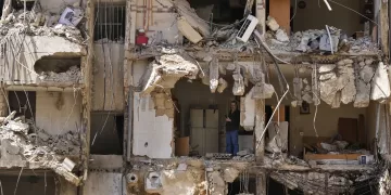 Israel,Hizbollah renew fire after deadliest day in Lebanon since 2006